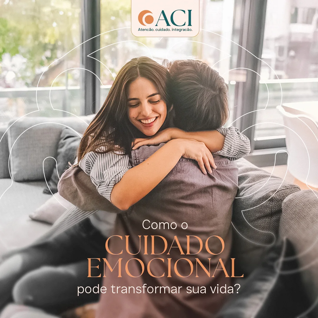 Post da ACI sobre como o cuidado emocional pode transformar sua vida, com casal se abraçando em um sofá