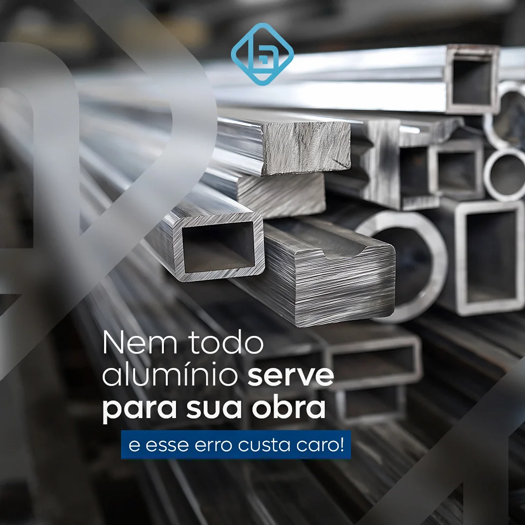 Perfis, tubos e barras de alumínio empilhados em post da Belmetal com o título 'Nem todo alumínio serve para sua obra'