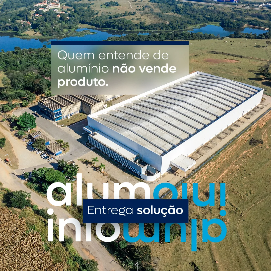 Vista aérea de galpão industrial em post da Belmetal com o título 'Quem entende de alumínio não vende produto, entrega solução'