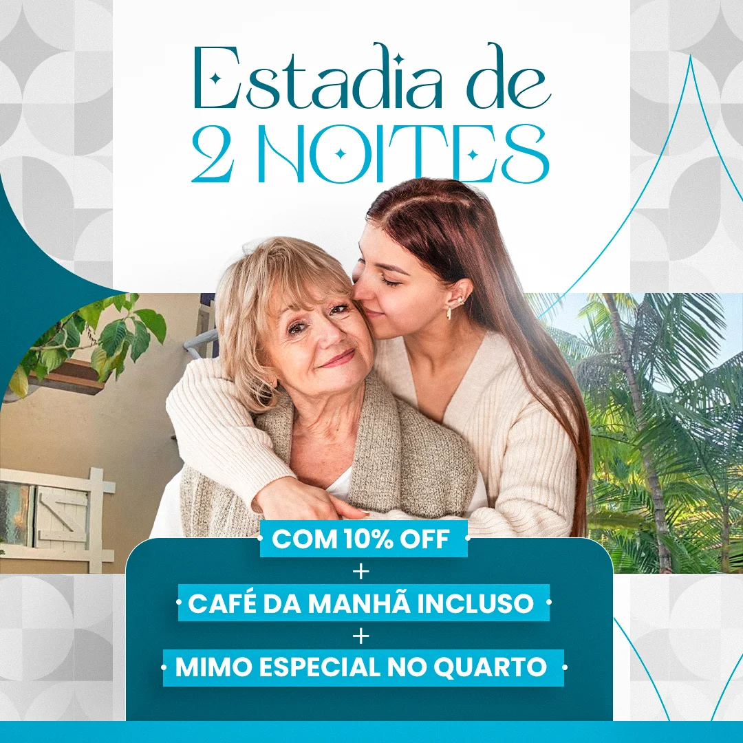 Arte promocional de estadia de 2 noites da Blue Ocean Flats, com mãe e filha abraçadas em meio à vegetação