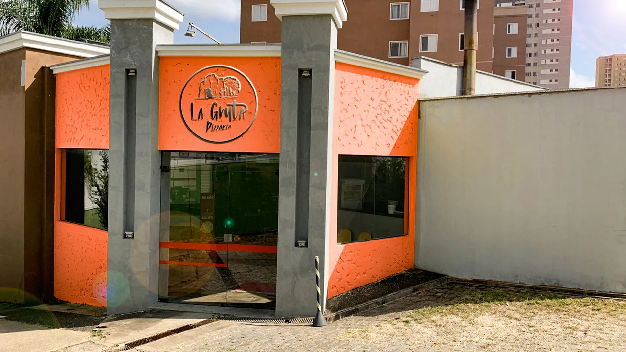 Proposta 1: fachada em laranja — La Gruta Pizzaria