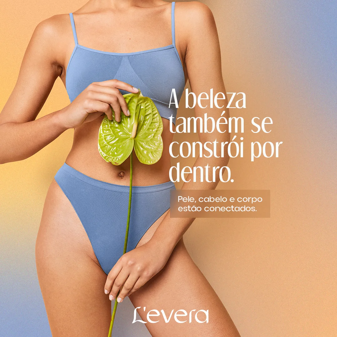 Post 'A beleza tambem se constroi por dentro' com modelo segurando anturio verde sobre gradiente azul e ambar