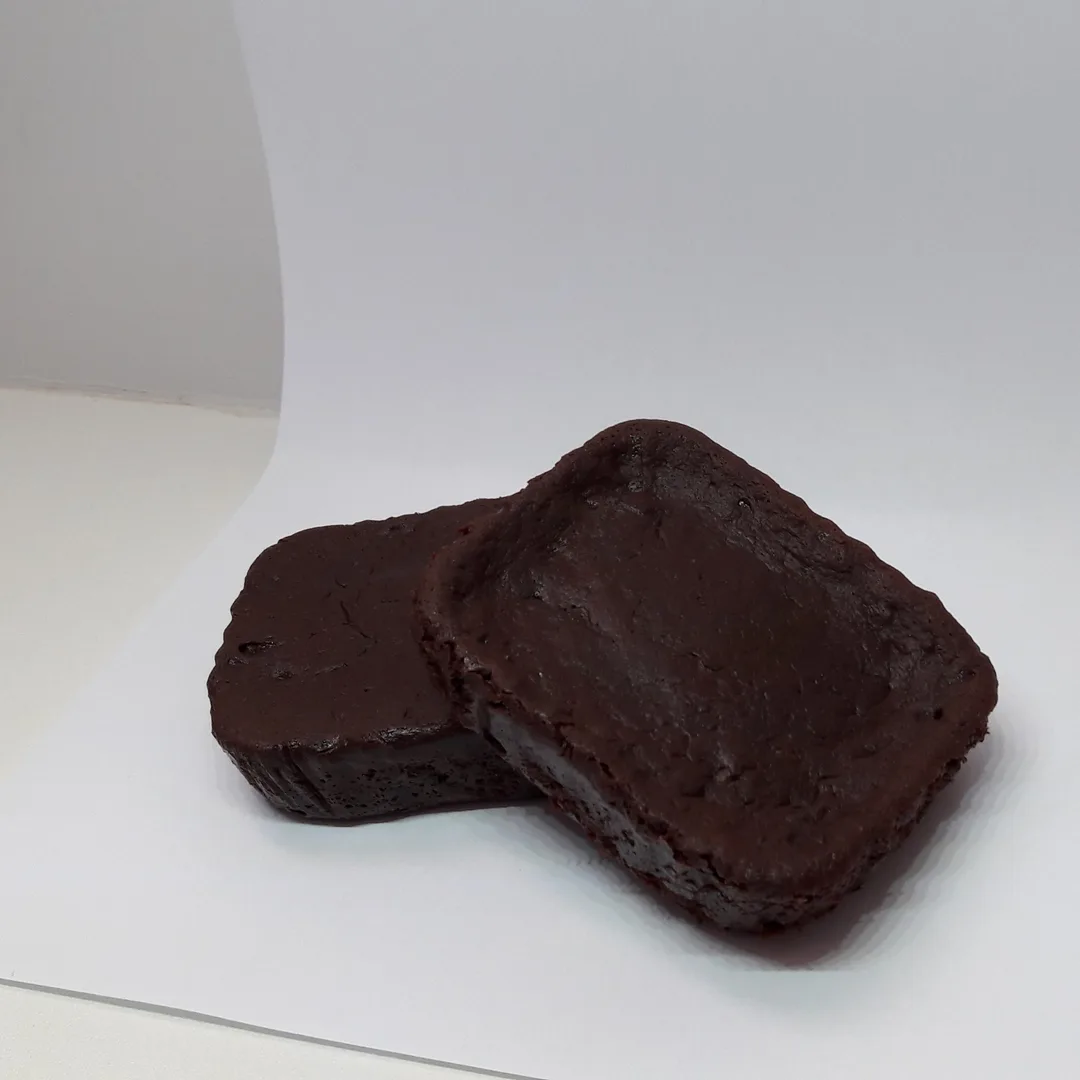 Brownie de whey protein em outro ângulo — Oh My Fit