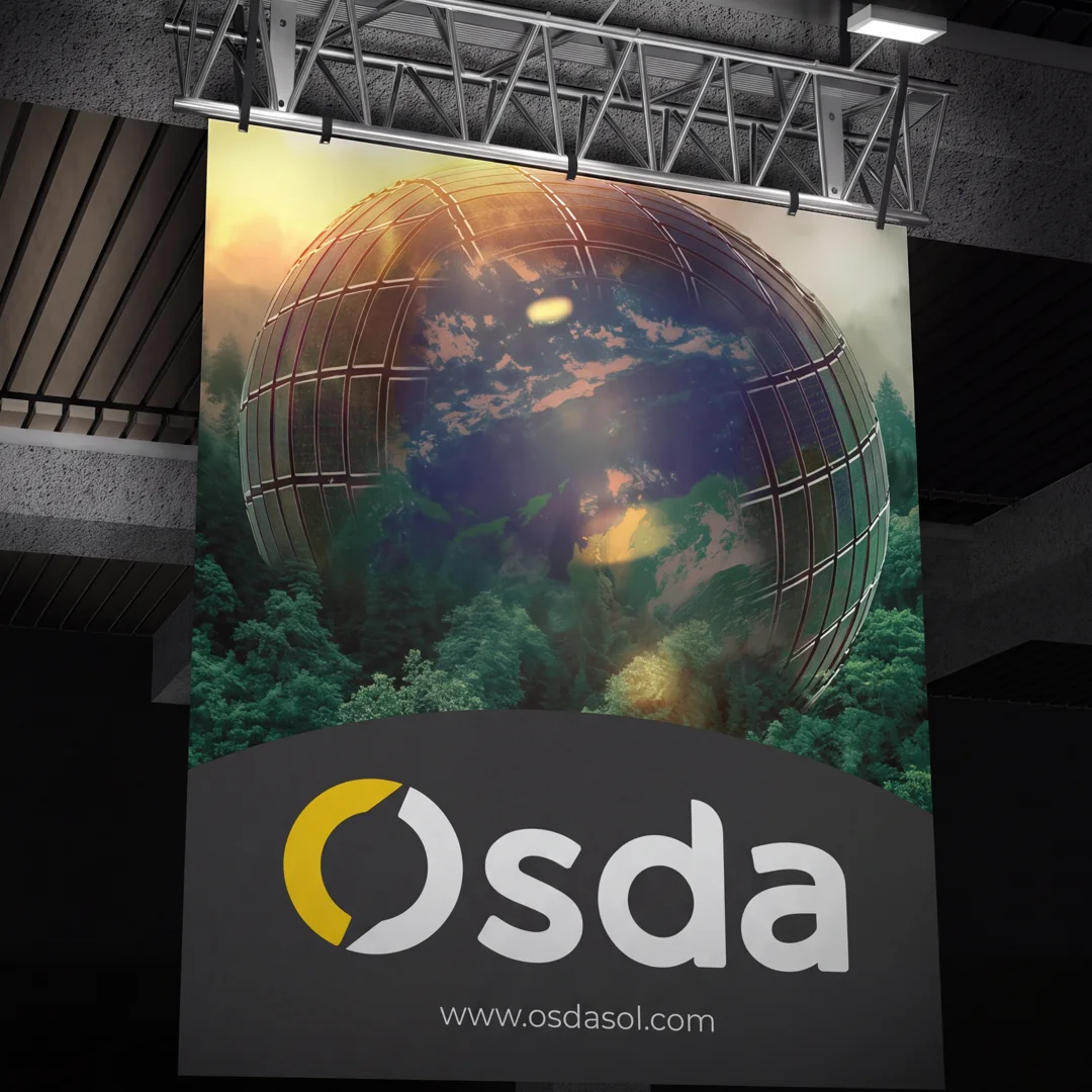 Render de galpão industrial com banner da marca Osda suspenso em treliça sobre a laje.