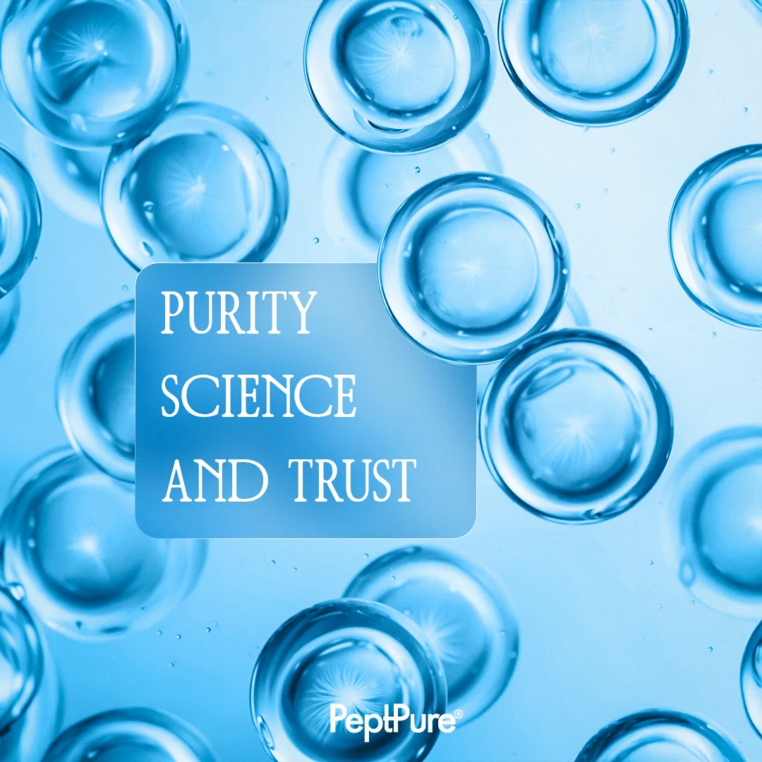 Macro de bolhas d'água azuis com o card Purity, Science and Trust da PeptPure