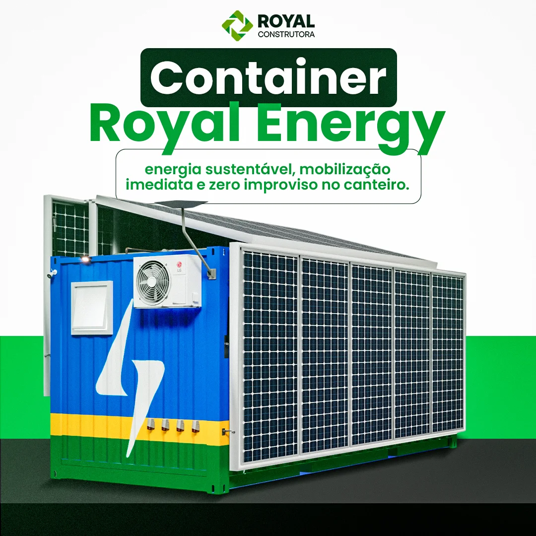 Contêiner marítimo customizado em azul, amarelo e verde, com uma fileira de módulos fotovoltaicos acoplada à lateral e outro painel inclinado sobre o teto; porta lateral aberta e ar-condicionado de janela. À frente, o título em duas linhas: Container e Royal Energy.