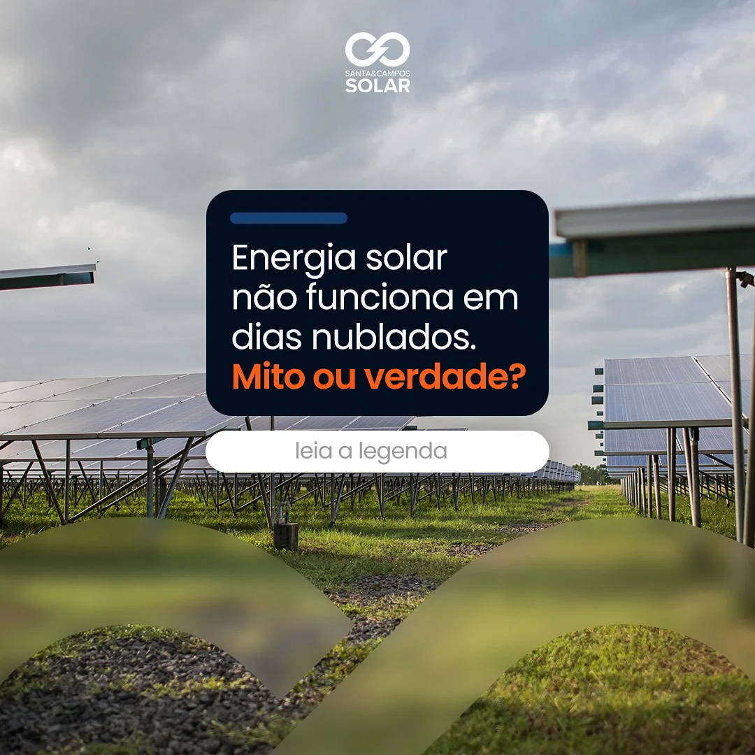Usina solar de solo sob céu nublado, com caixa azul-marinho escrito "Energia solar não funciona em dias nublados." e, em laranja, a pergunta "Mito ou verdade?". Abaixo, um botão branco convida a ler a legenda; logo em branco no alto da peça.
