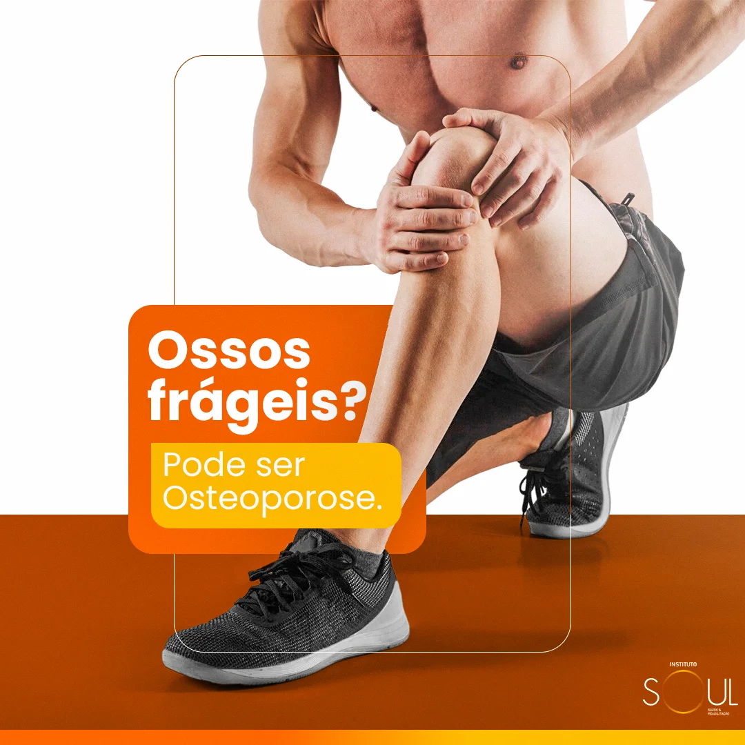 Post 'Ossos frágeis? Pode ser Osteoporose.' com homem agachado segurando o joelho sobre piso laranja