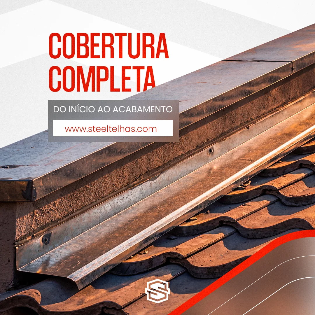 Detalhe de acabamento metálico de cumeeira em telhado, em post da Steel Telhas sobre cobertura completa do início ao acabamento